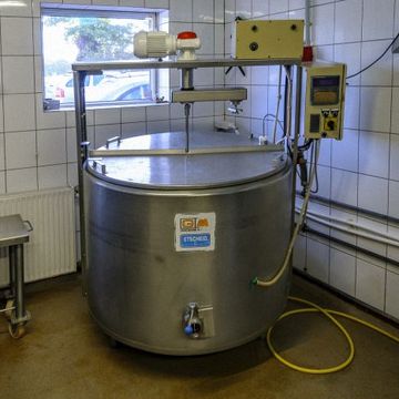 Zentrifuge in der Ziegenkäserei Hof Sondermann