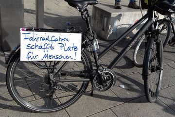 Radtour des Grauens: weniger Platz für Autos - mehr Platz für Menschen und ihre Fahrräder